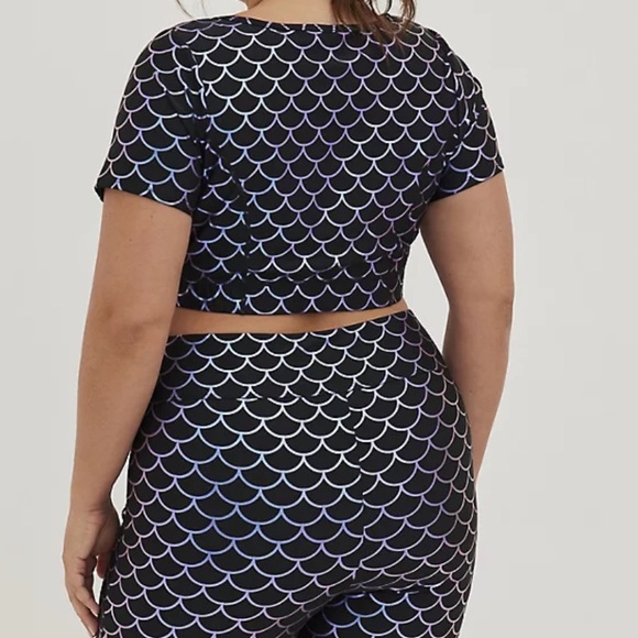 Torrid ZIP FRONT SHORT SLEEVE ACTIVE SWIM TOP - MERMAID size 1X - Picture 3 of 4